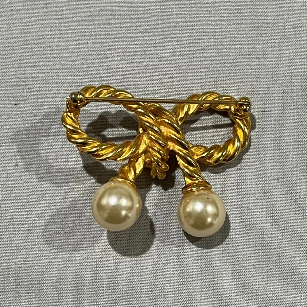 Vintage Gold Tone Twisted Rope Bow Brooch Pin with Faux Pearl Drops